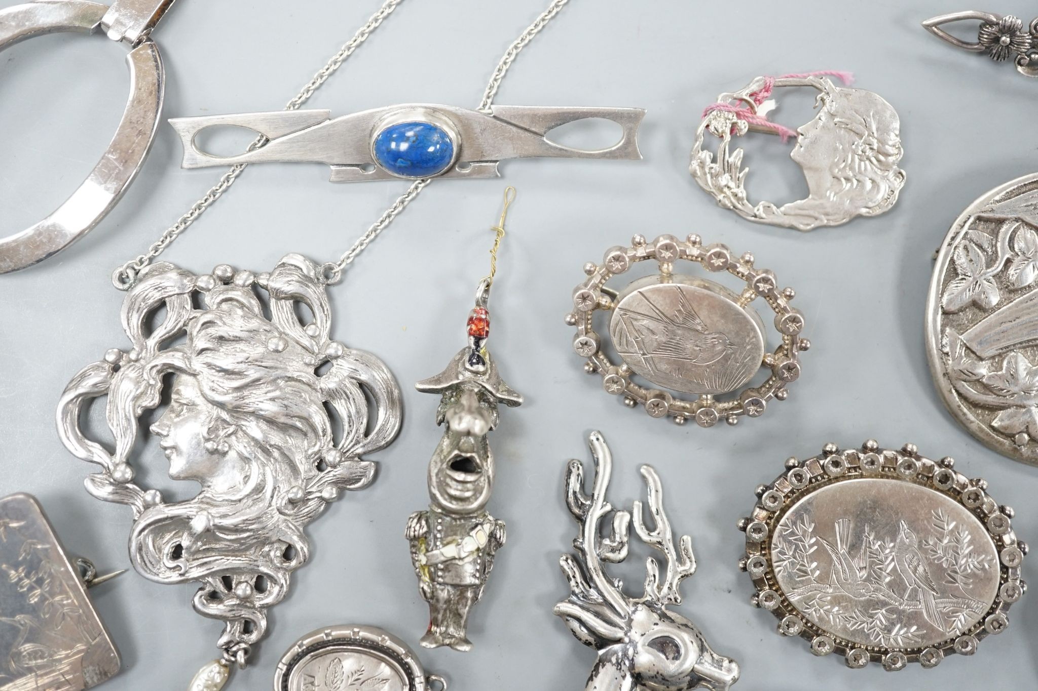 A small collection of mainly 925 and white metal jewellery, including bracelets, comb, brooches and earrings, etc.